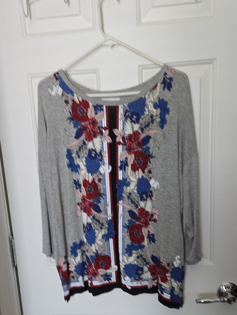 Liz Claiborne Gray Long Sleeve Top with Blue & Red Floral Stripe